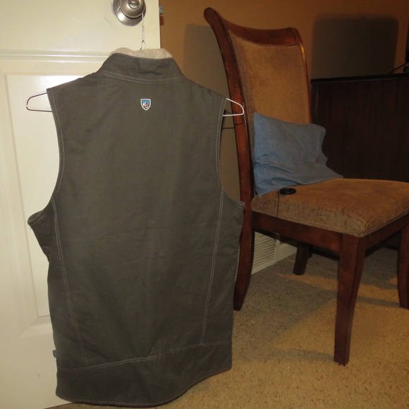 Outdoorsman Vest - Picture 3 of 6
